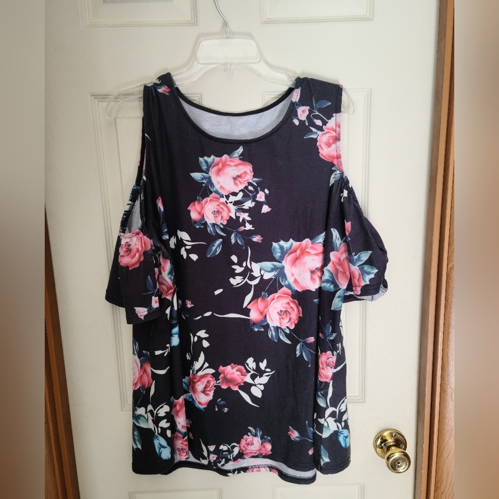 Women's Cut Out Sleeve Top